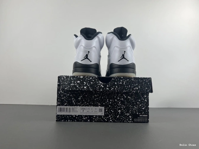Bmlin Shoes JORDAN BLACK' AIR 'WHITE RETRO DD0587-110 5 0710